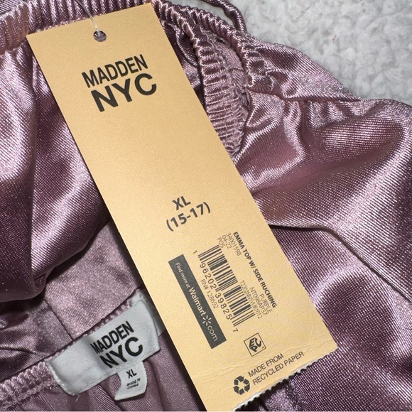 Madden NYC Emma Top w/ Side Ruching - Picture 4 of 4